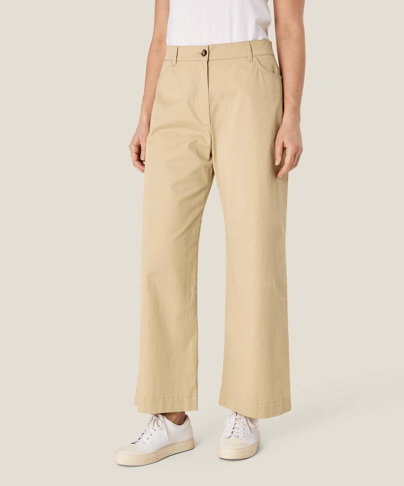 Pamila Bukser, Pale Khaki